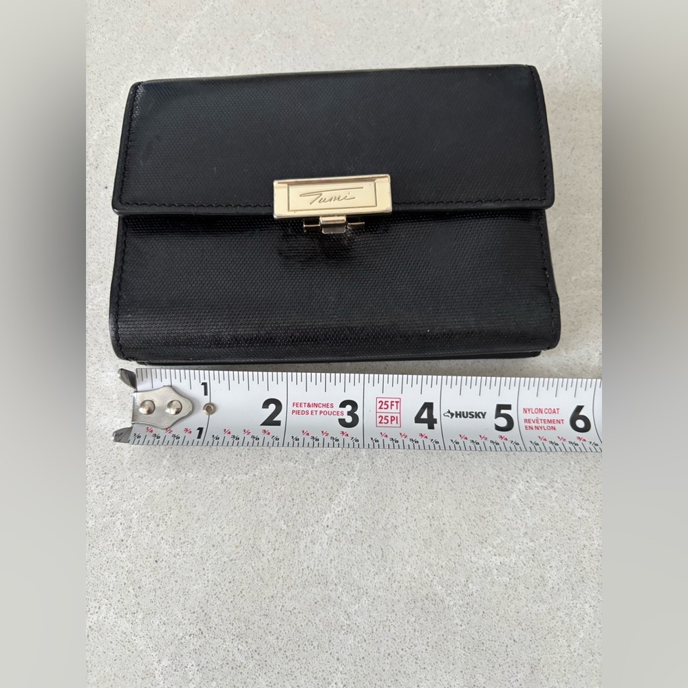 Tumi Black Leather Tri-Fold Vintage Wallet Classic Minimaist Gold Accents Retro - Picture 11 of 13